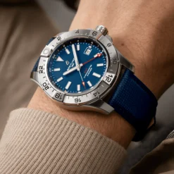 Avenger Automatic GMT 44