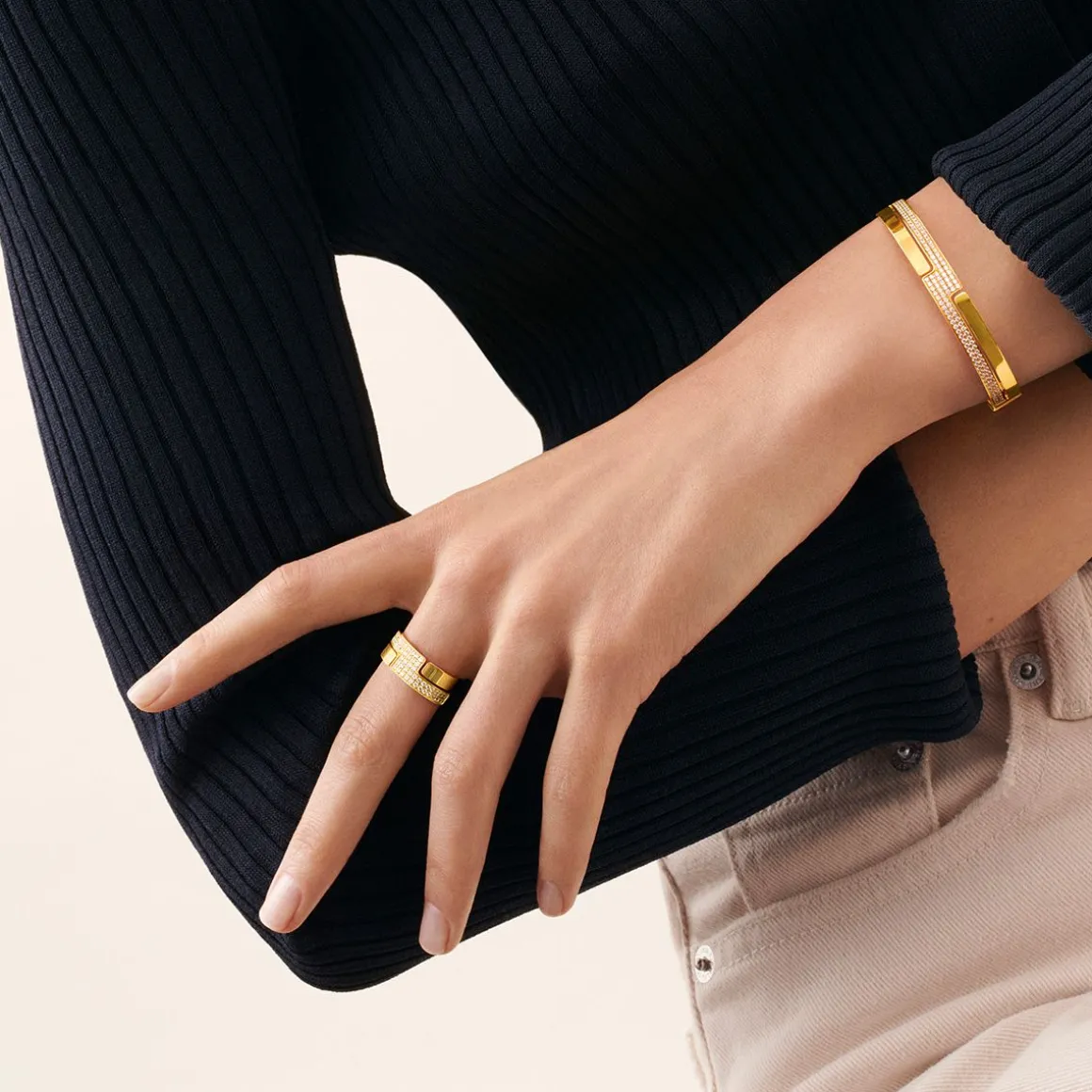 Bague Seventies moyen modèle or jaune et diamants
