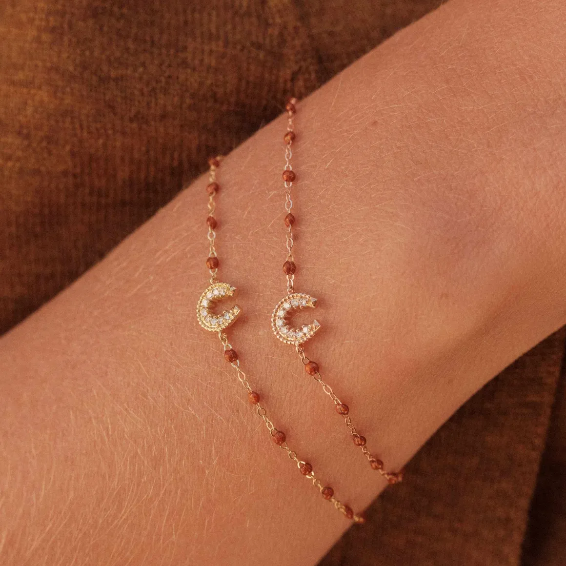 Bracelet fauve Fer à cheval, diamants, or jaune, 17 cm