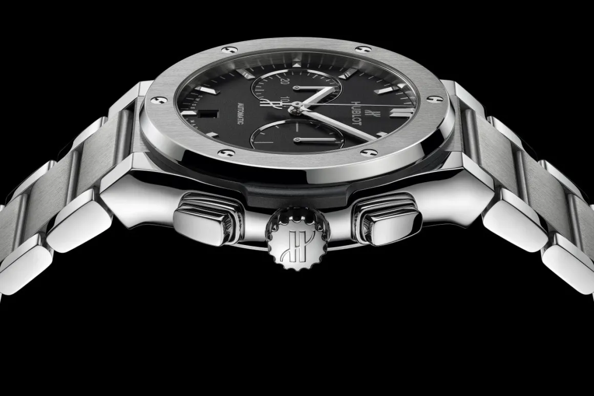 Chronograph Titanium Bracelet 45MM