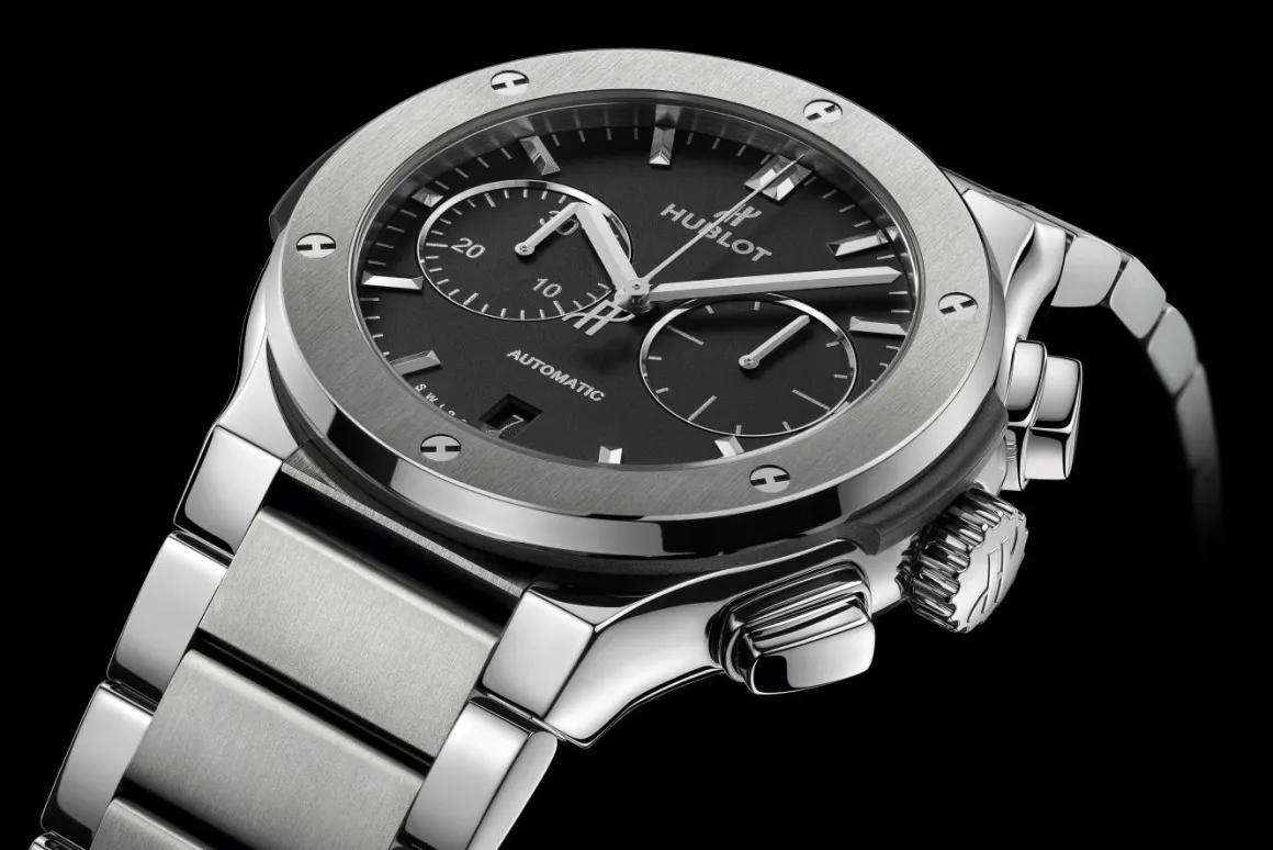 Chronograph Titanium Bracelet 45MM