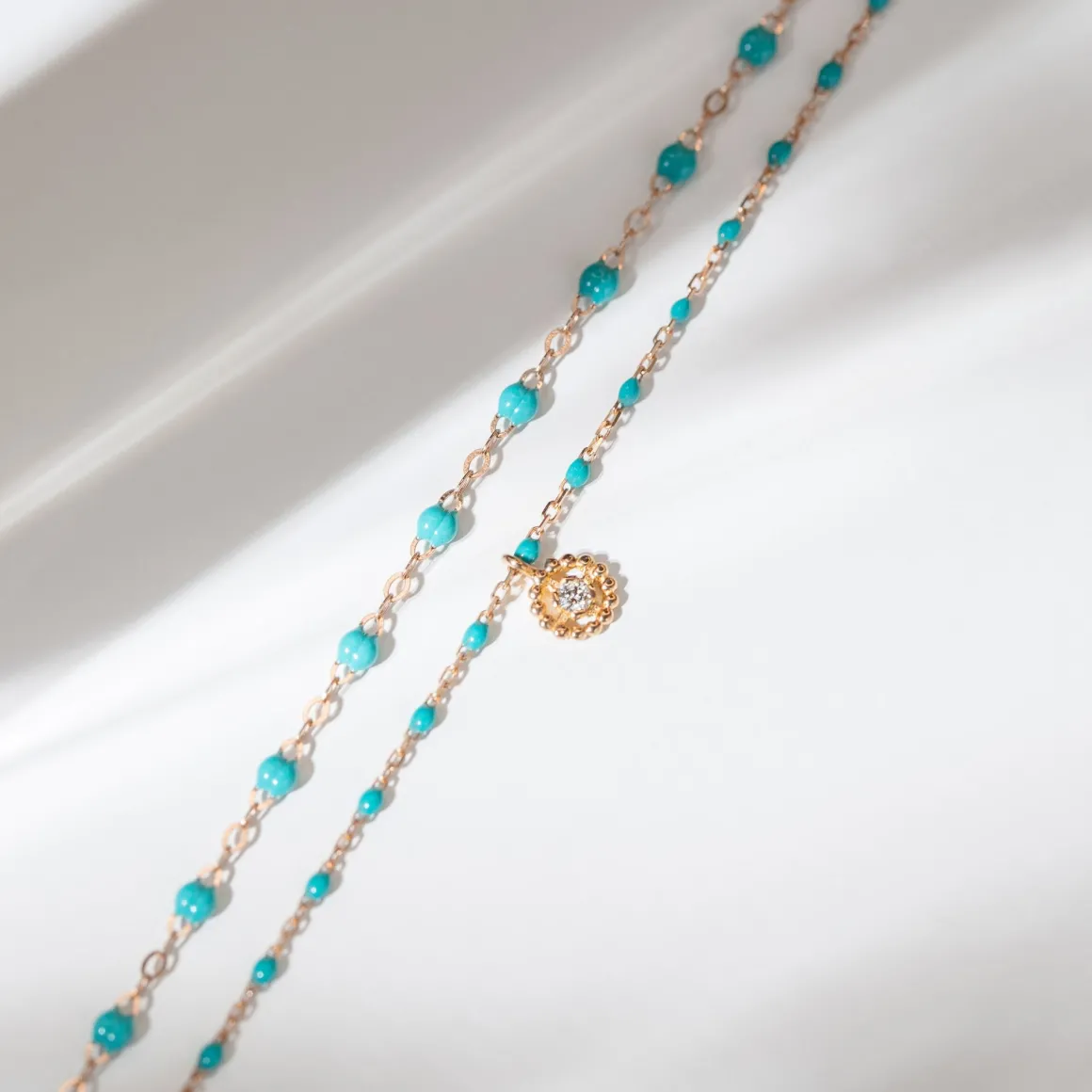 Collier Lucky Puce, diamant, or rose et mini perles de résine turquoise verte, 42 cm