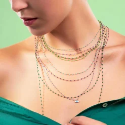 Collier Lucky Puce, diamant, or jaune et mini perles de résine turquoise verte, 42 cm