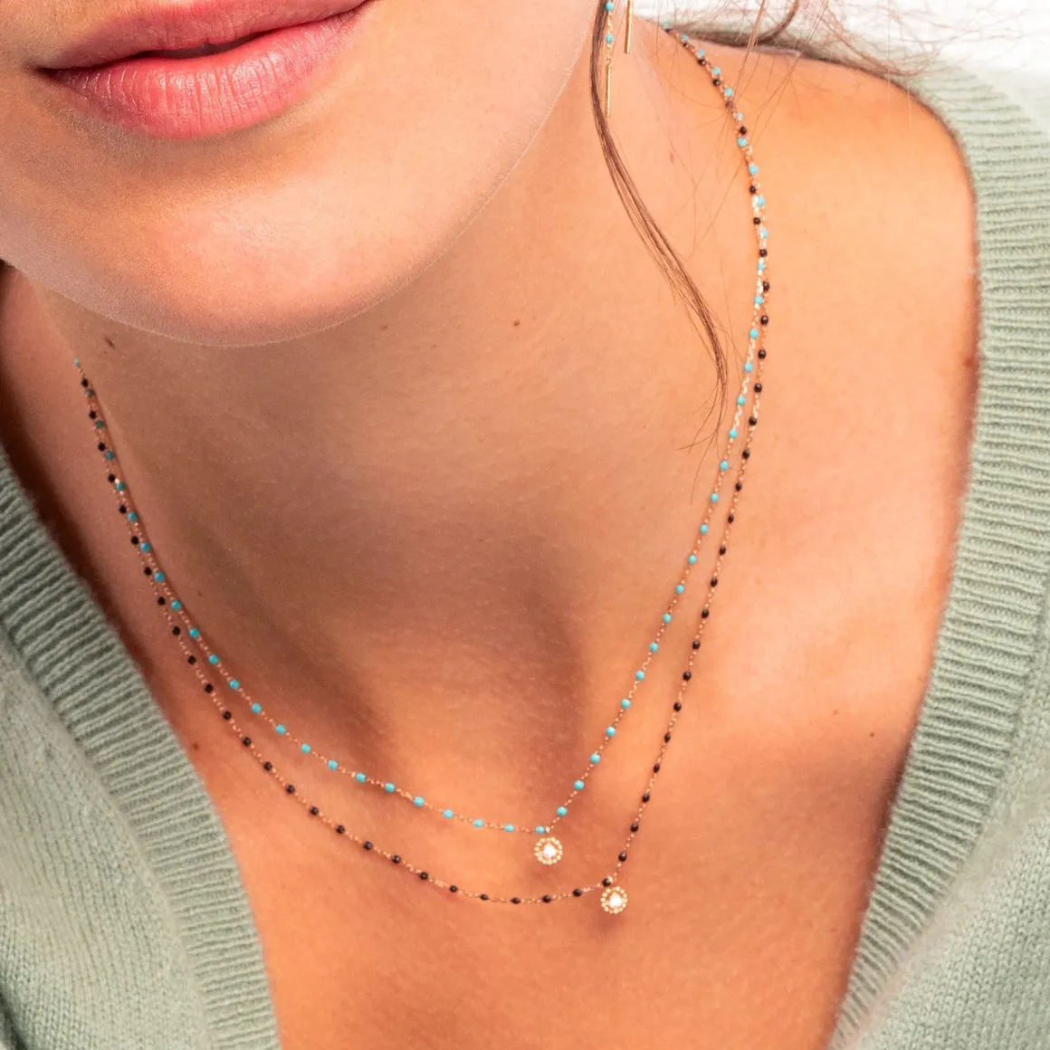 Collier Lucky Puce, diamant, or rose et mini perles de résine noire, 42 cm