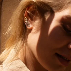 Mono boucle d’oreille Menottes dinh van R8 or jaune et diamants