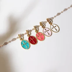 Pendentif Croix résine turquoise vert, or jaune
