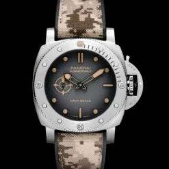 Submersible QuarantaQuattro Navy SEALs
