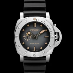 Submersible QuarantaQuattro Navy SEALs