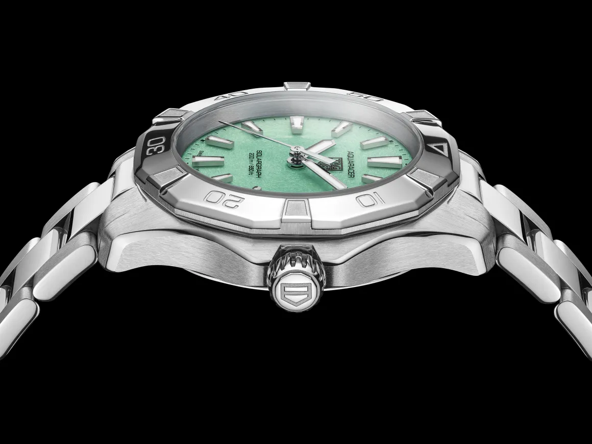 TAG Heuer Aquaracer Professional 200 Solargraph