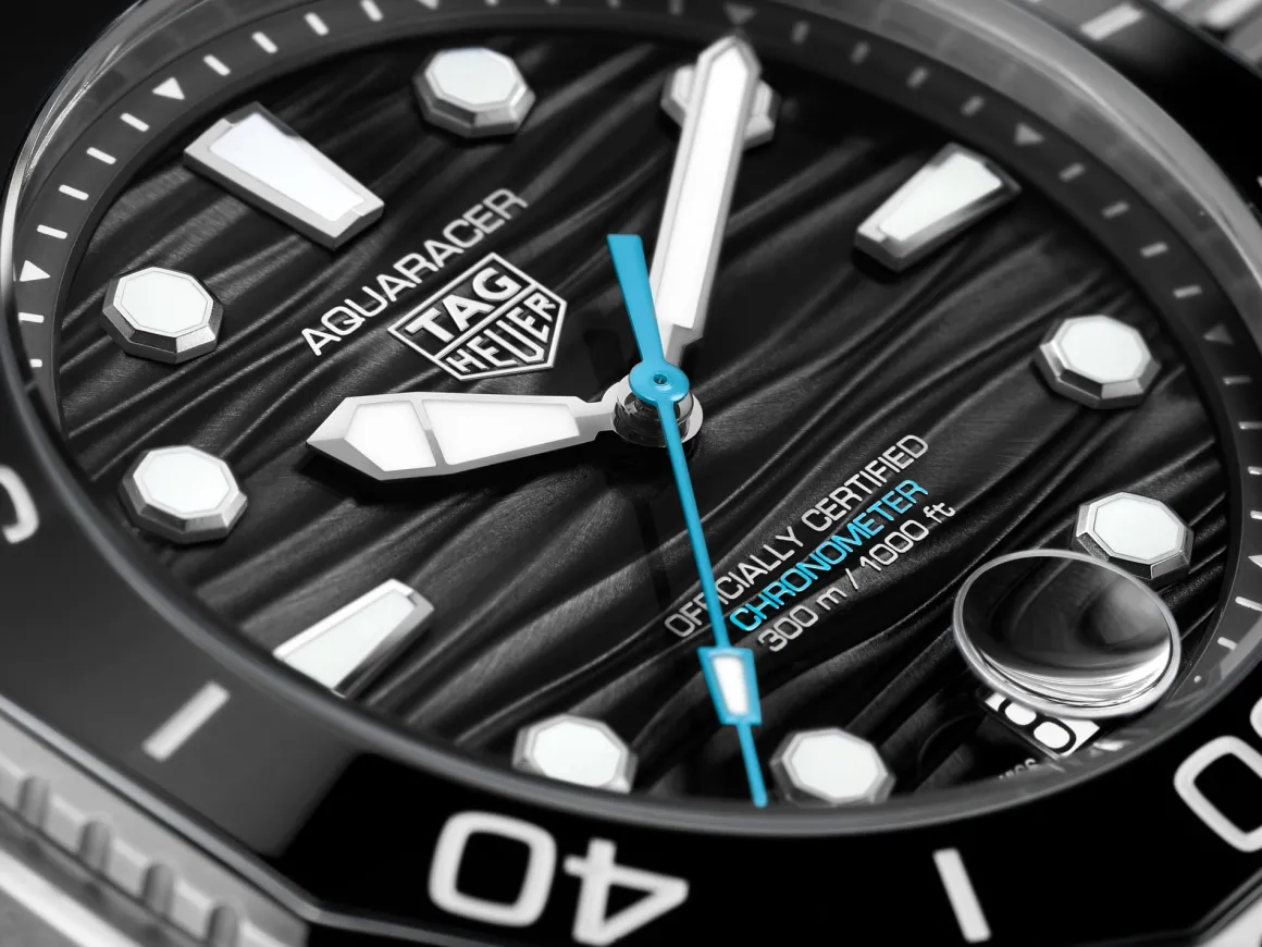 TAG HEUER AQUARACER PROFESSIONAL 300 DATE