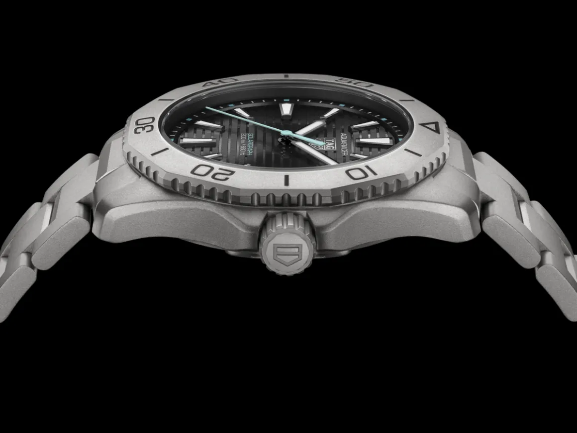 TAG Heuer Aquaracer Professional 200 Solargraph