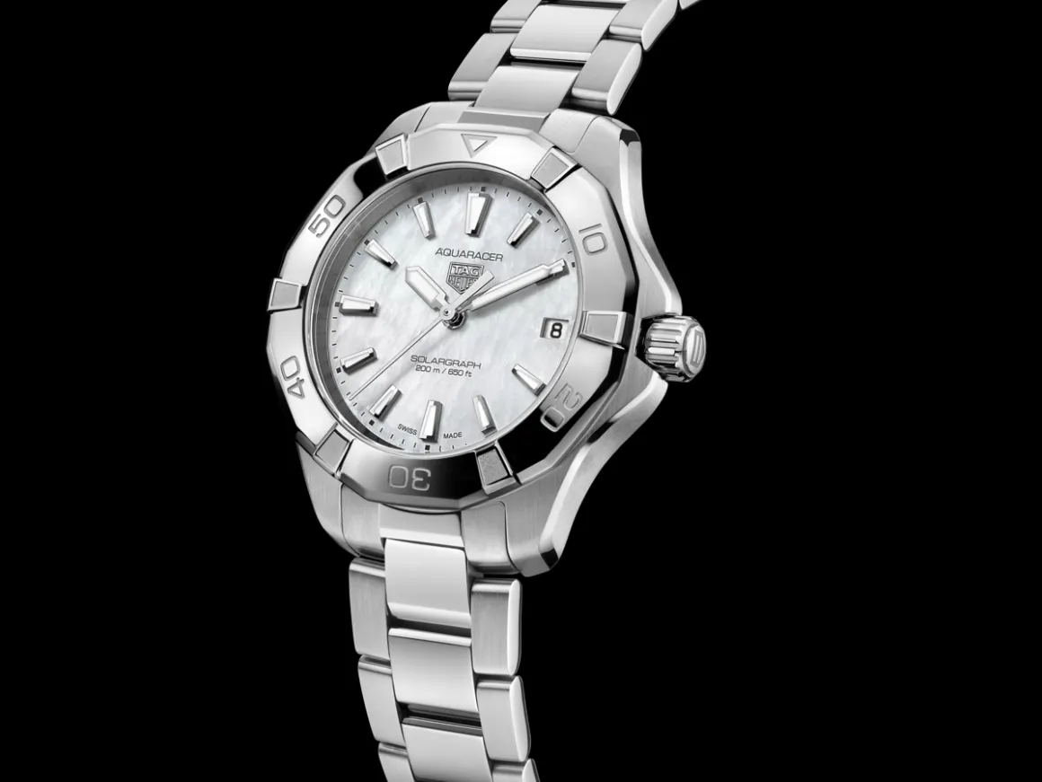 TAG Heuer Aquaracer Professional 200 Solargraph