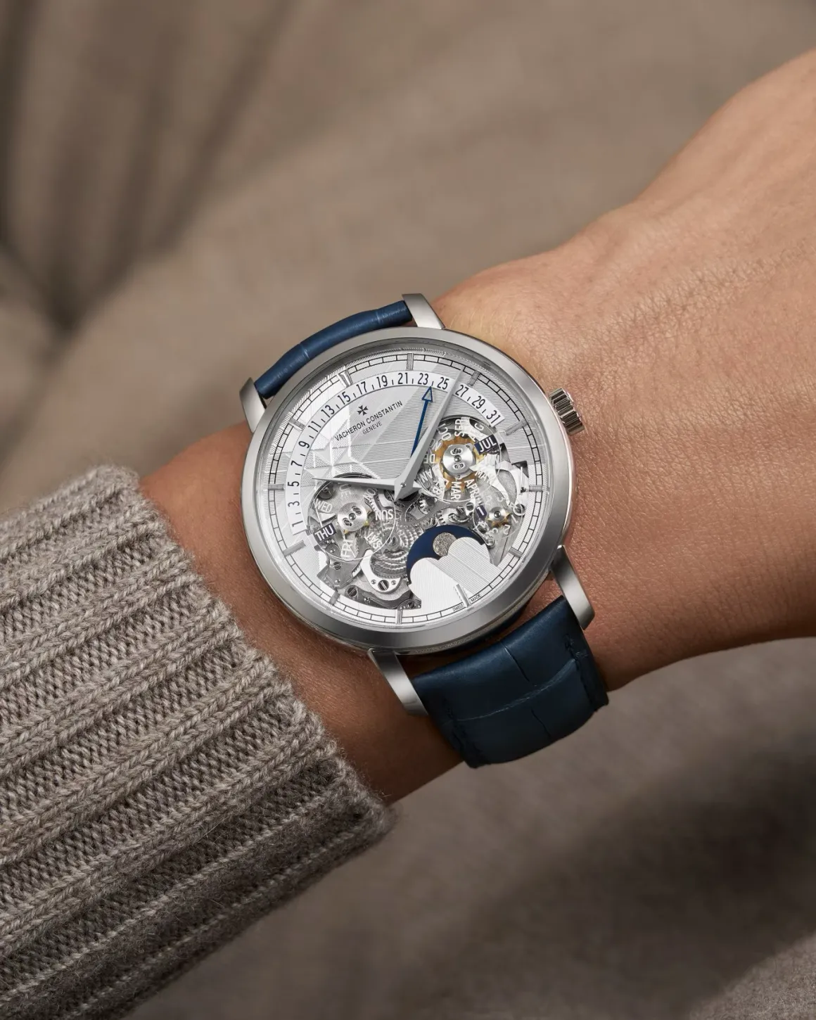 TRADITIONNELLE QUANTIÈME PERPÉTUEL DATE RÉTROGRADE OPENFACE